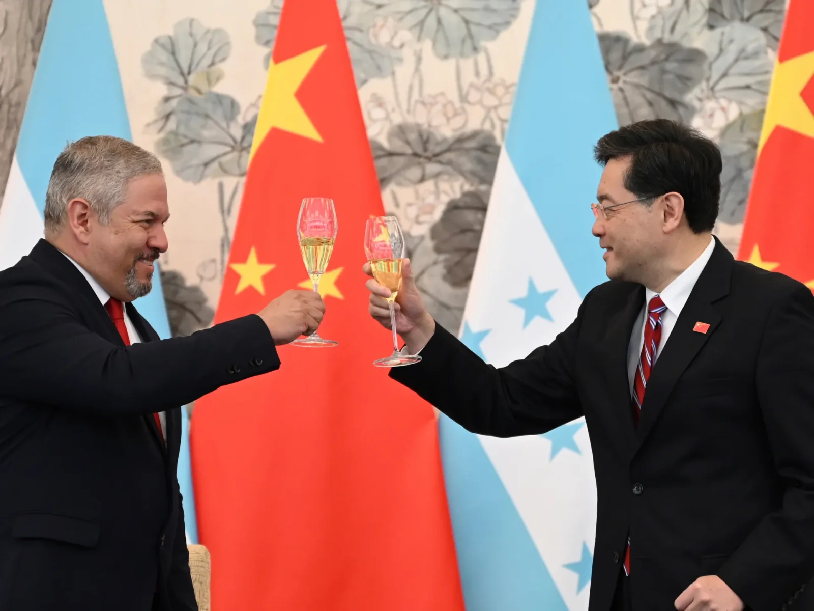Honduras switches diplomatic ties from Taiwan to China.