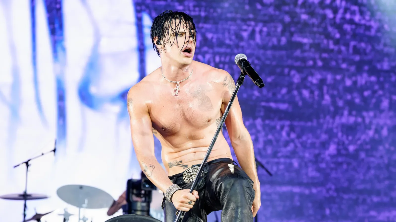 Stars Rally Around Yungblud After Industry Plant Debate