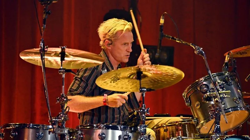Josh Freese Joins Foo Fighters as New Drummer.
