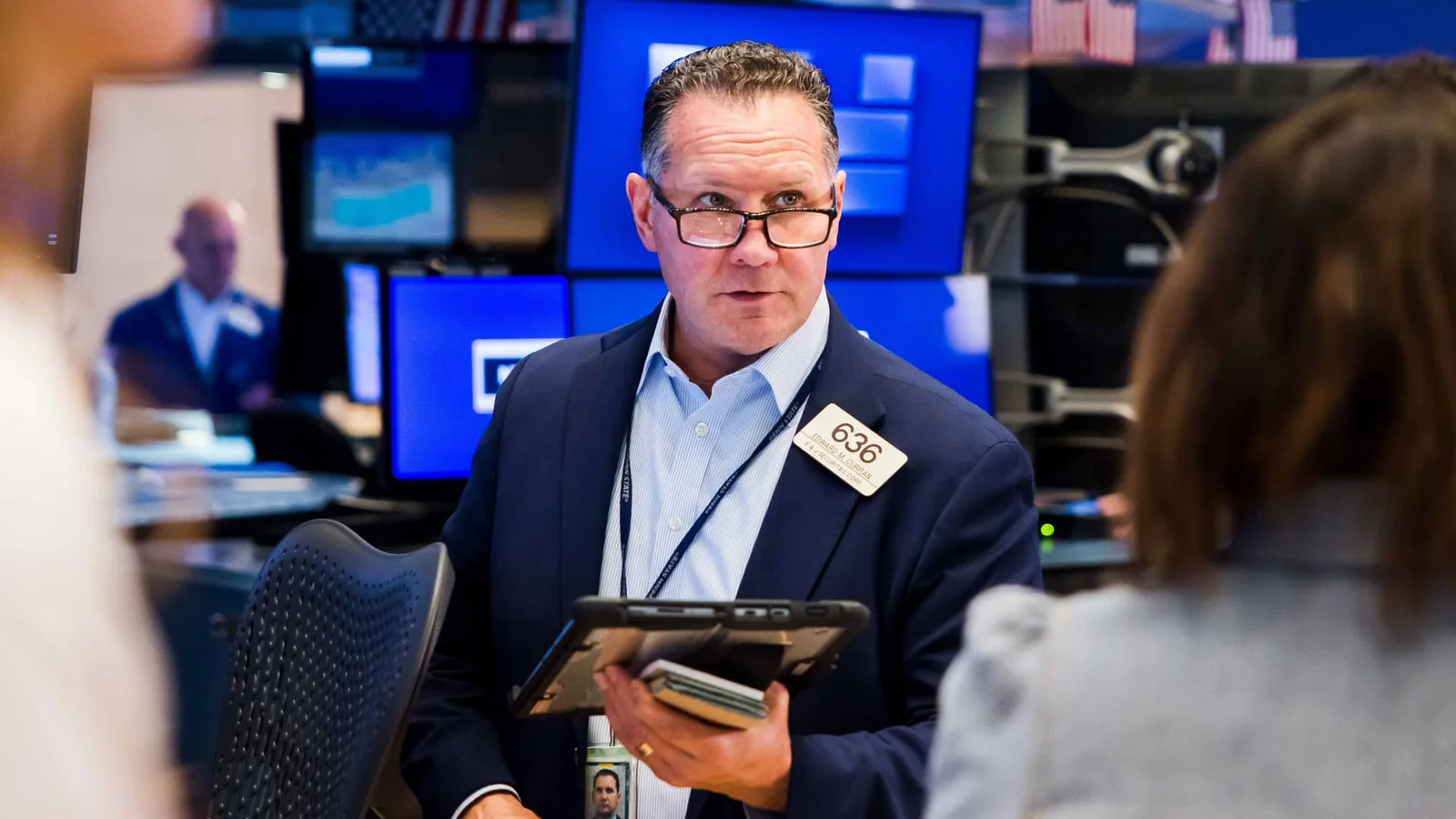 Mixed Market Outlook as Tech Rally Stalls and Retail Traders Struggle