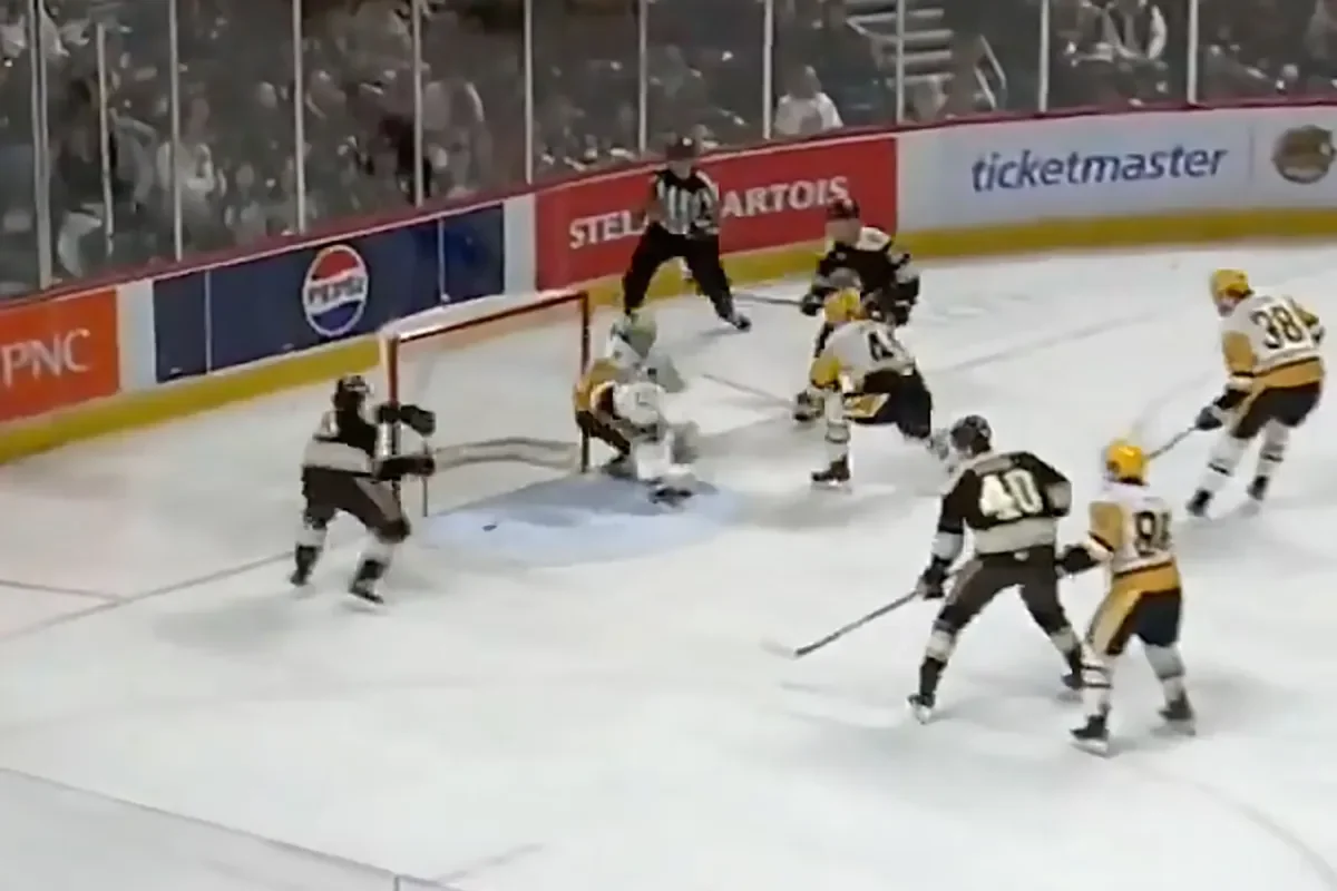 Missed open net fuels 10-second swing that ends Hershey Bears' playoff run