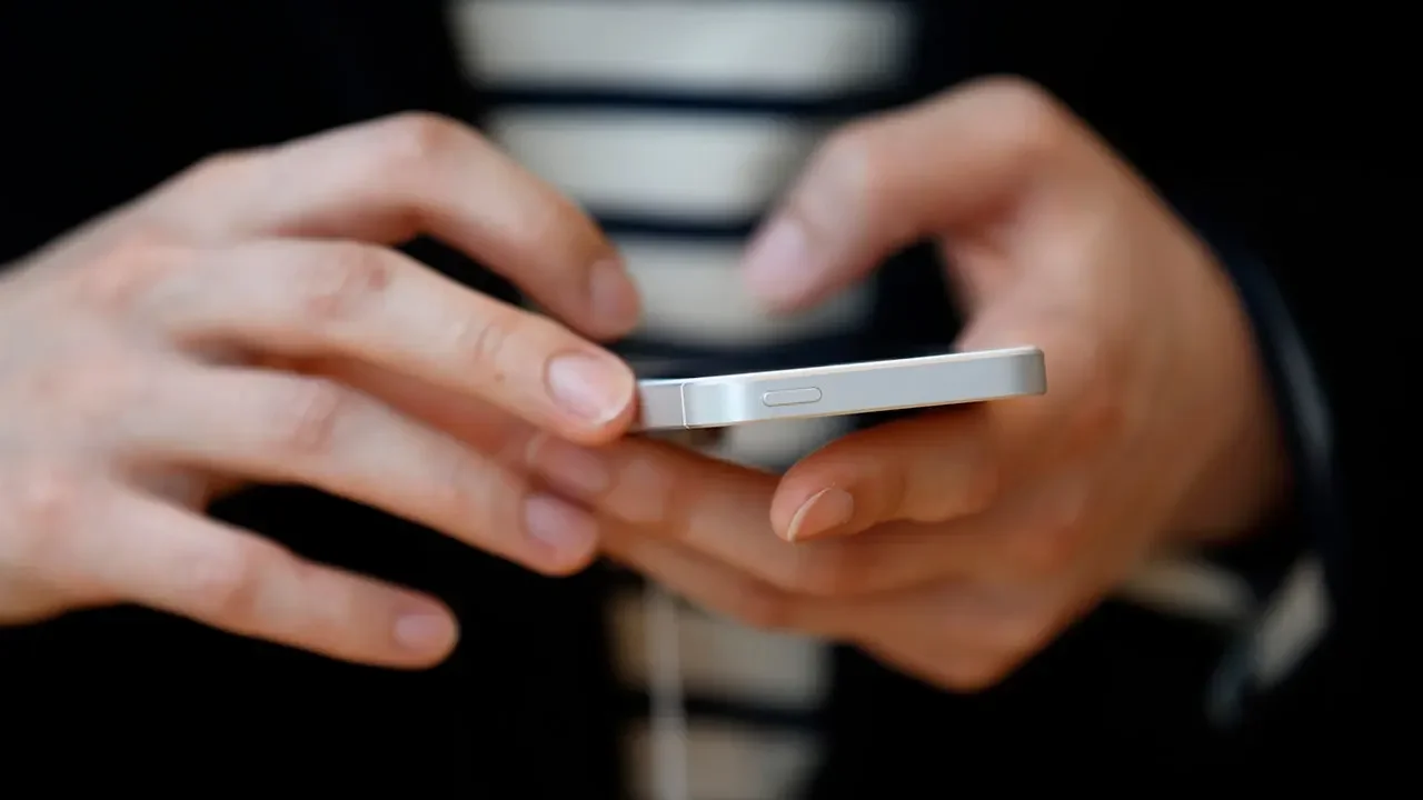 Layered safeguards defend seniors with dementia from scam texts