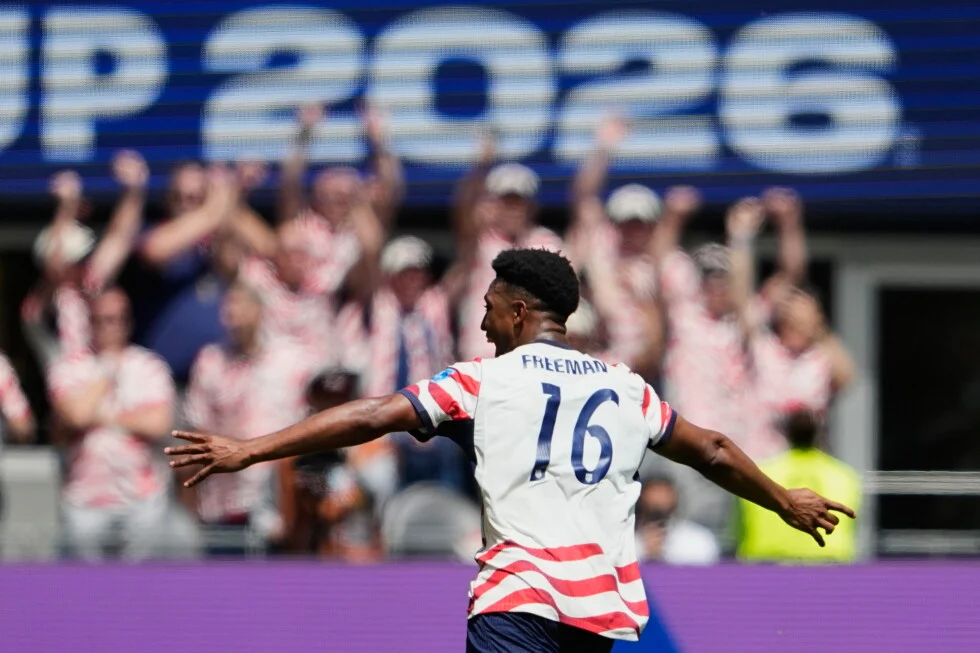U.S. seals World Cup knockout berth with 2-0 win over Australia