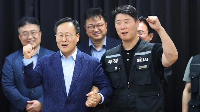 Samsung averts strike with last-minute profit-sharing pay deal