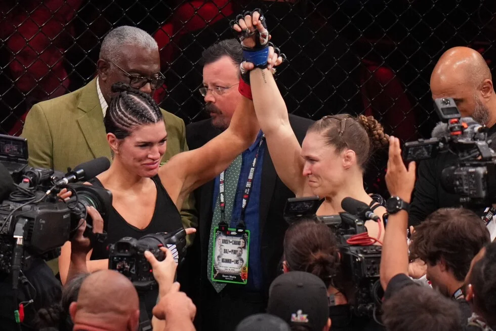 Rousey Submits Carano in 17 Seconds in Highly Anticipated Comeback