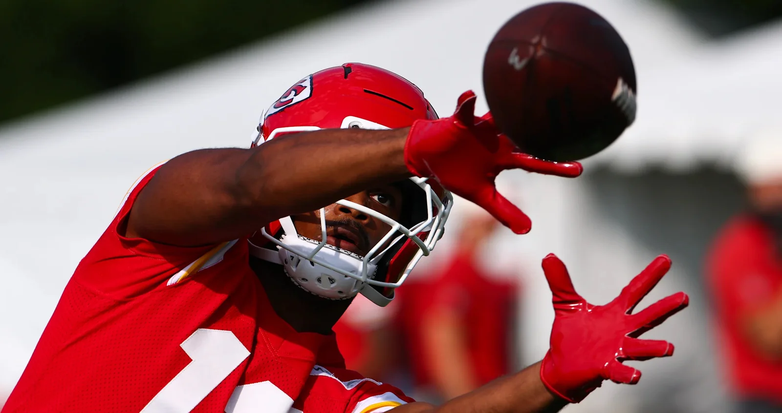 Chiefs Camp Injury Jolt: Allen, Worthy Exit Practice With Minor Scares