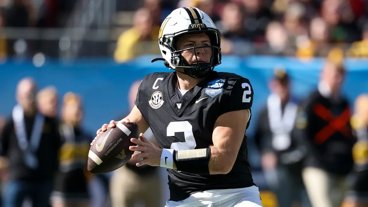 Heisman finalist Pavia earns shot with Ravens rookie minicamp