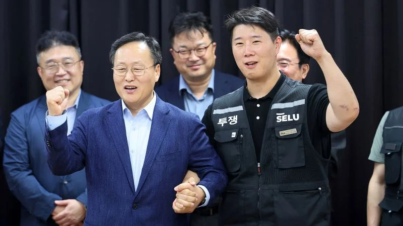 AI Boom Pushes Samsung to $1 Trillion, Workers Demand Bigger Slice