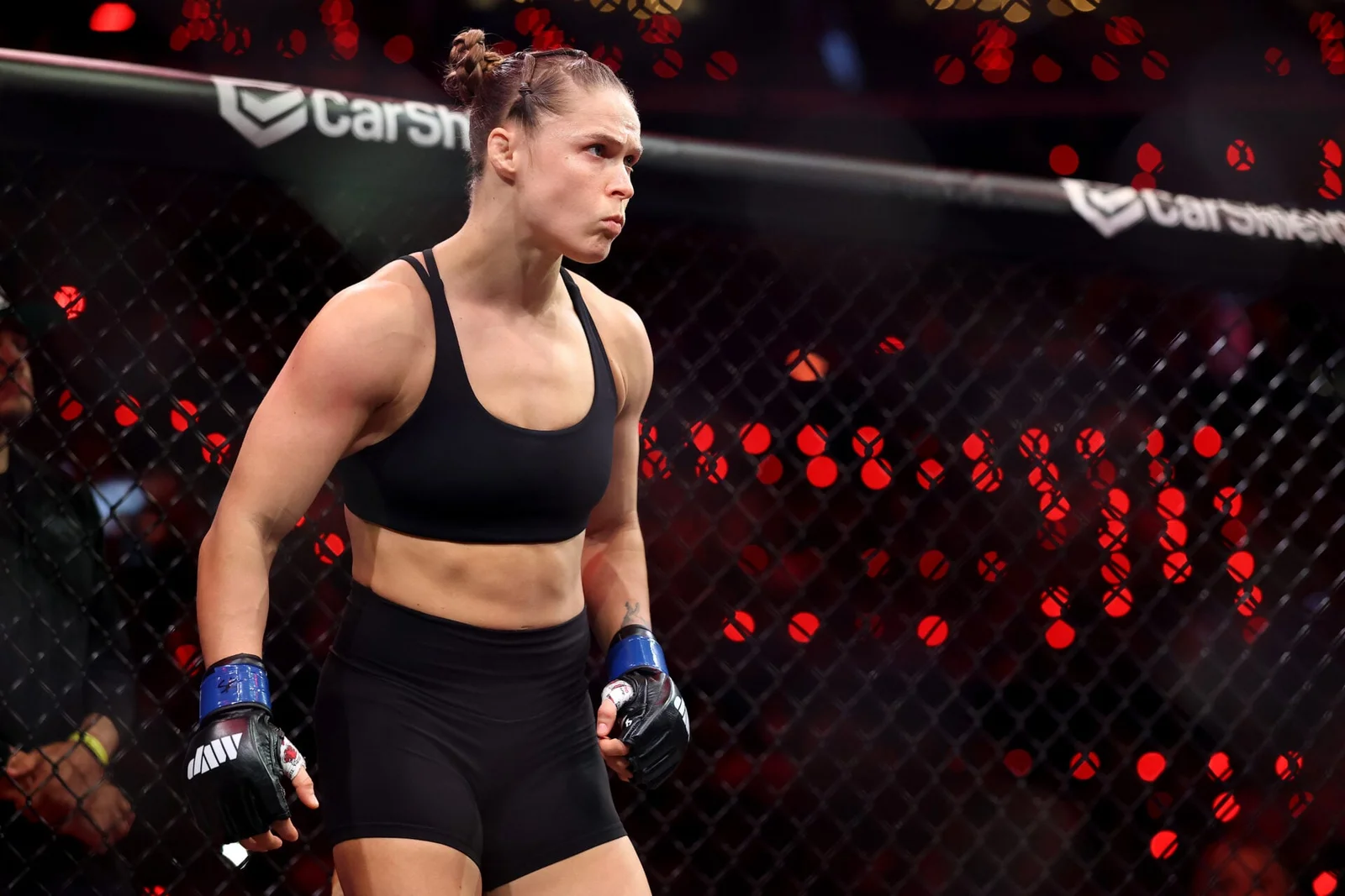 Rousey urges female MMA stars to promote themselves as hard as they train