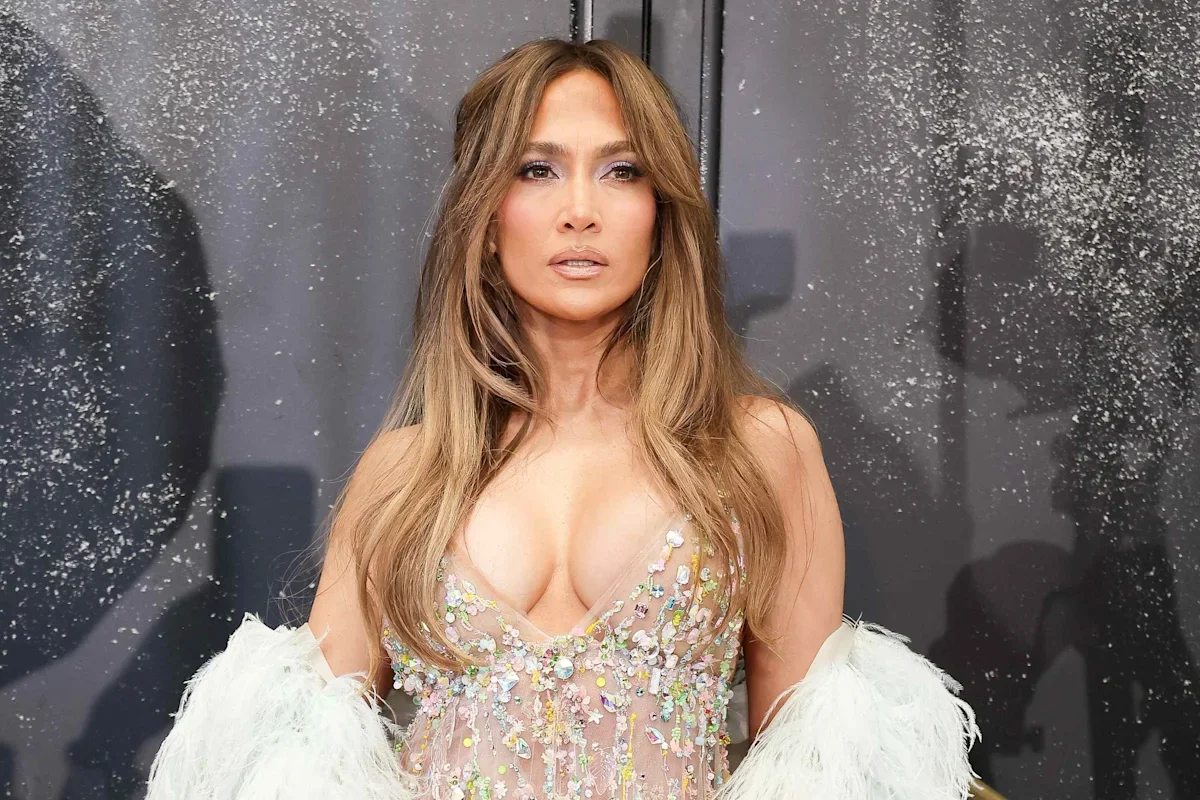 Jennifer Lopez Debuts an Avant-Garde White Sculptural Gown