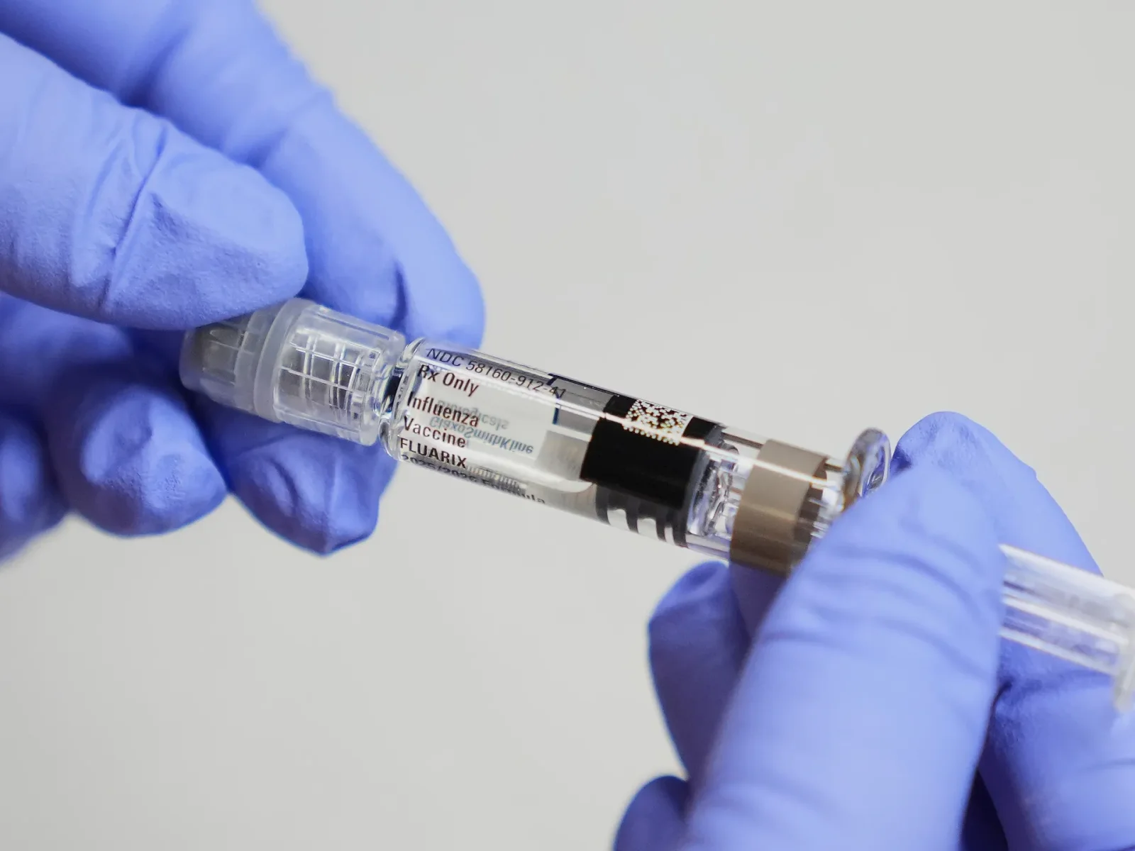 US medical groups urge updated vaccines for flu, COVID-19 and RSV amid policy shifts