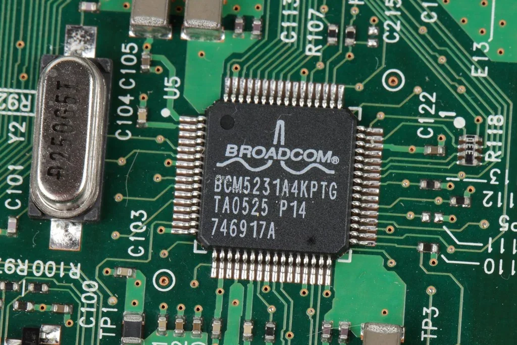 Broadcom’s AI Push Fires Upward Bets Even as Shares Slip