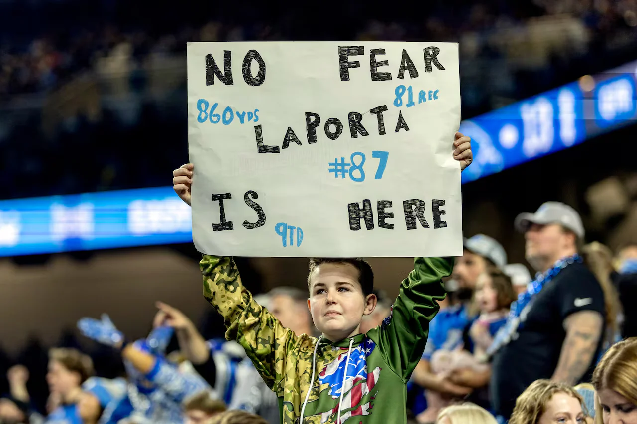 Lions' TE Sam LaPorta Returns to Practice Optimistic About Playing Against Rams