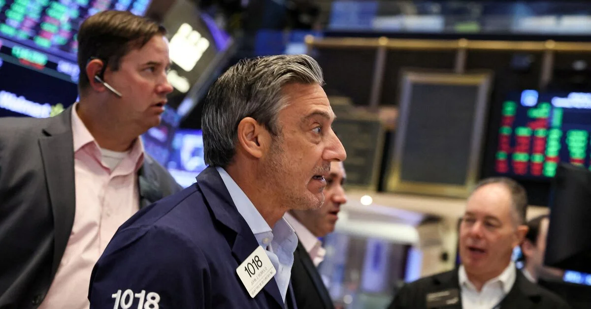 Powell's testimony boosts Wall Street to close higher.
