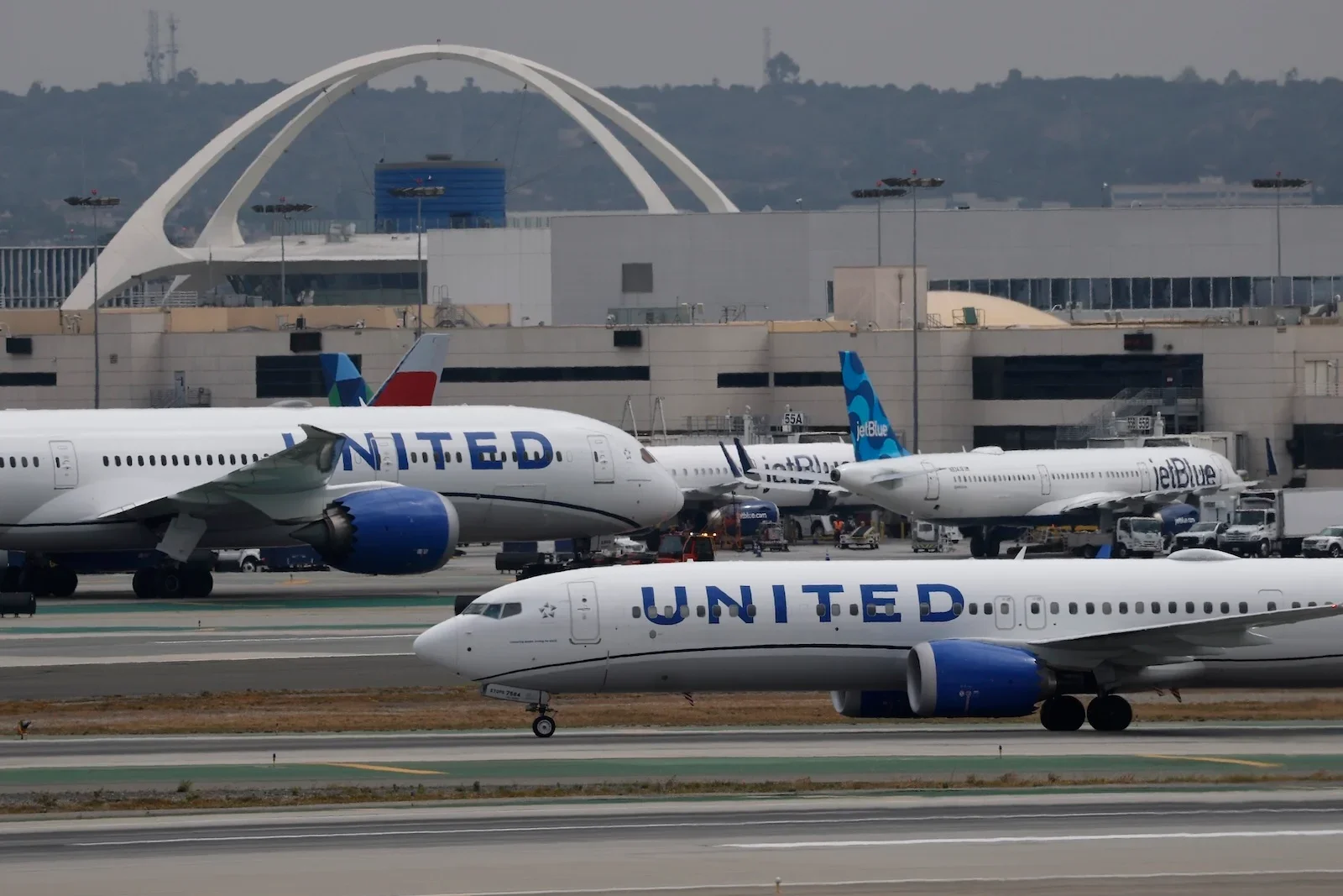United rules out JetBlue merger chatter after American rebuff