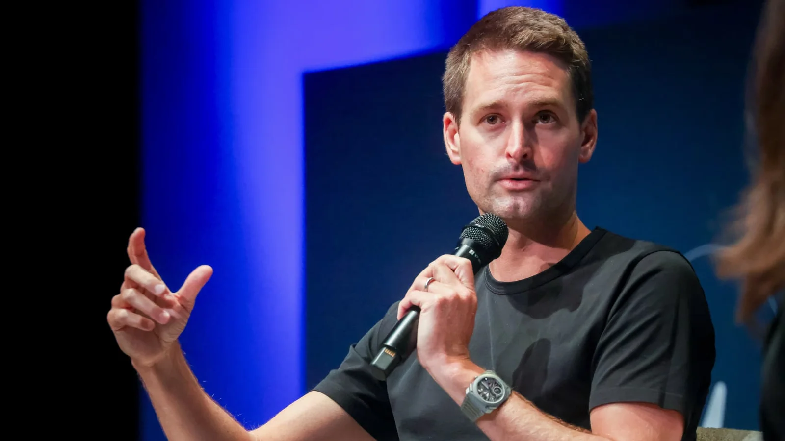 Snap bets on post-smartphone era with $2,195 AR glasses