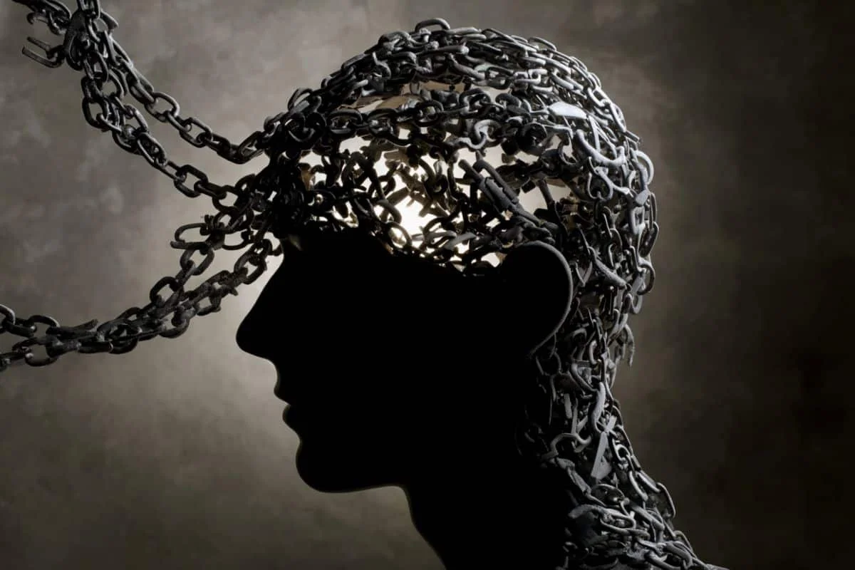 Weak Ties, Wide Reach: A Learning Model Breaks Echo Chambers