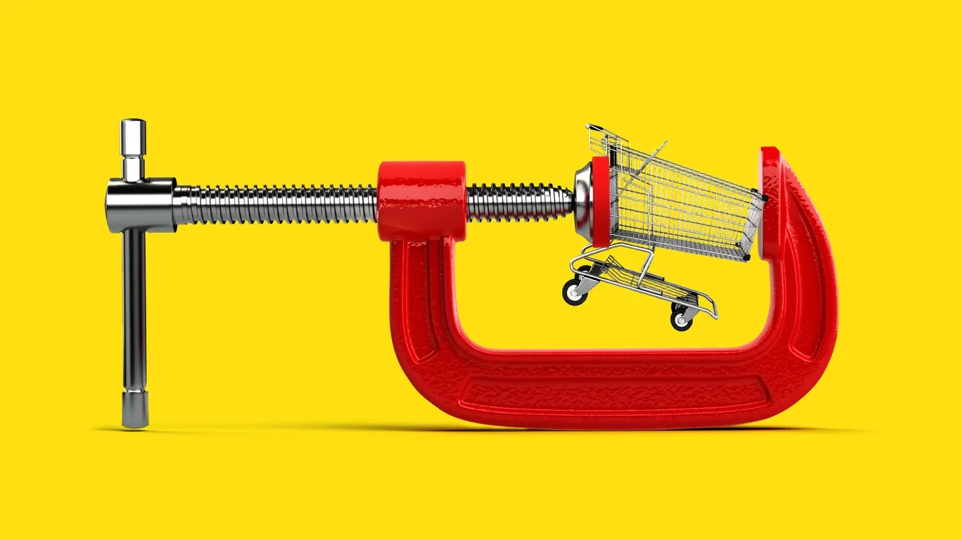 Lower-income Americans burn through savings as inflation bites