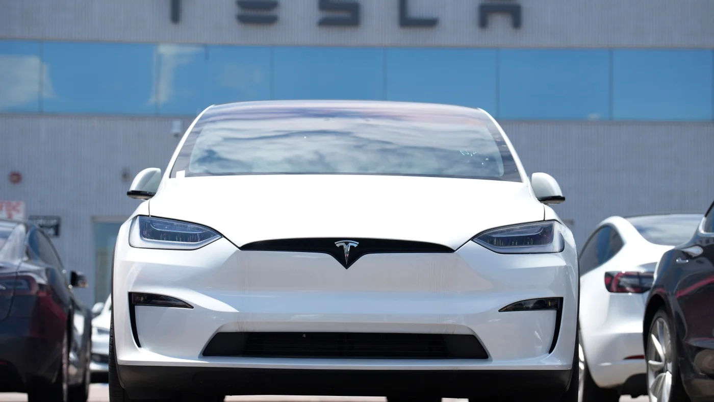Tesla's Q2 Earnings Drop 23% Amid Focus on Robotaxis and Future Models