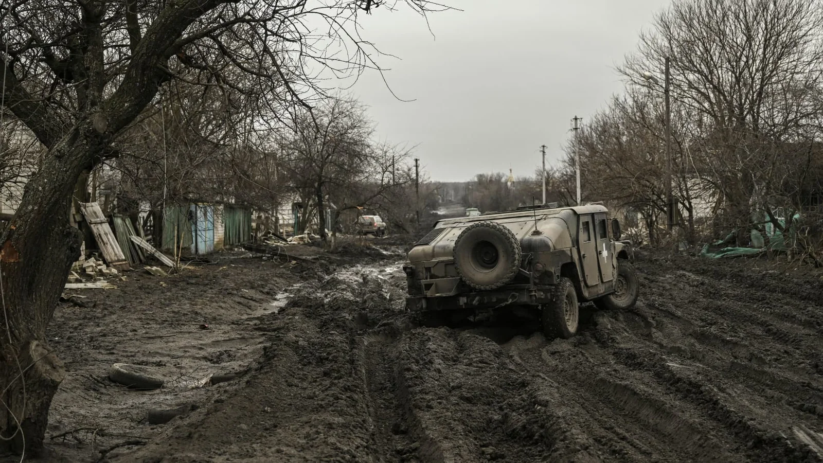 Wagner leader threatens withdrawal from Bakhmut amidst Ukraine's counteroffensive.