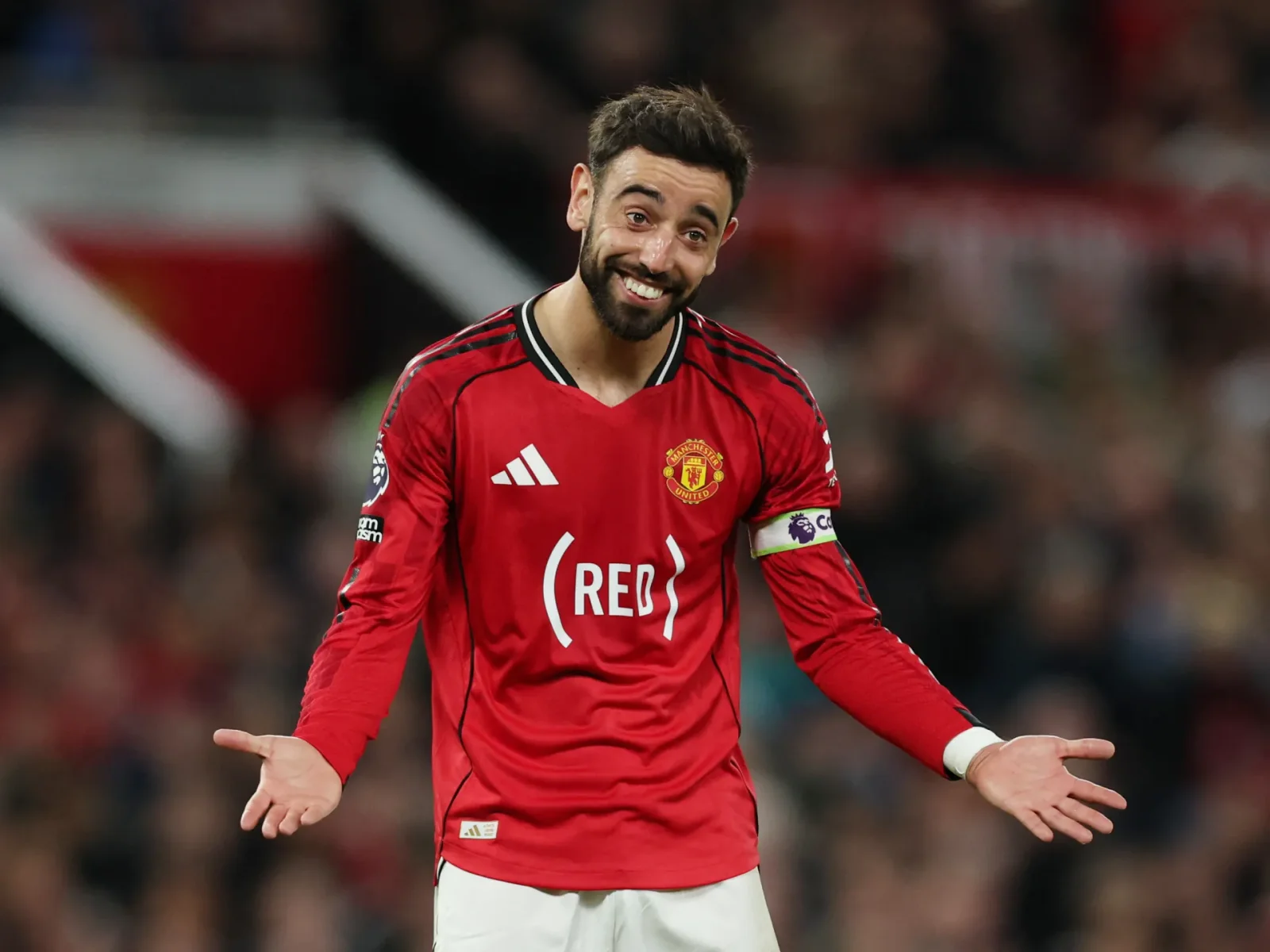 Fernandes clinches PL Player of the Season as United finish third