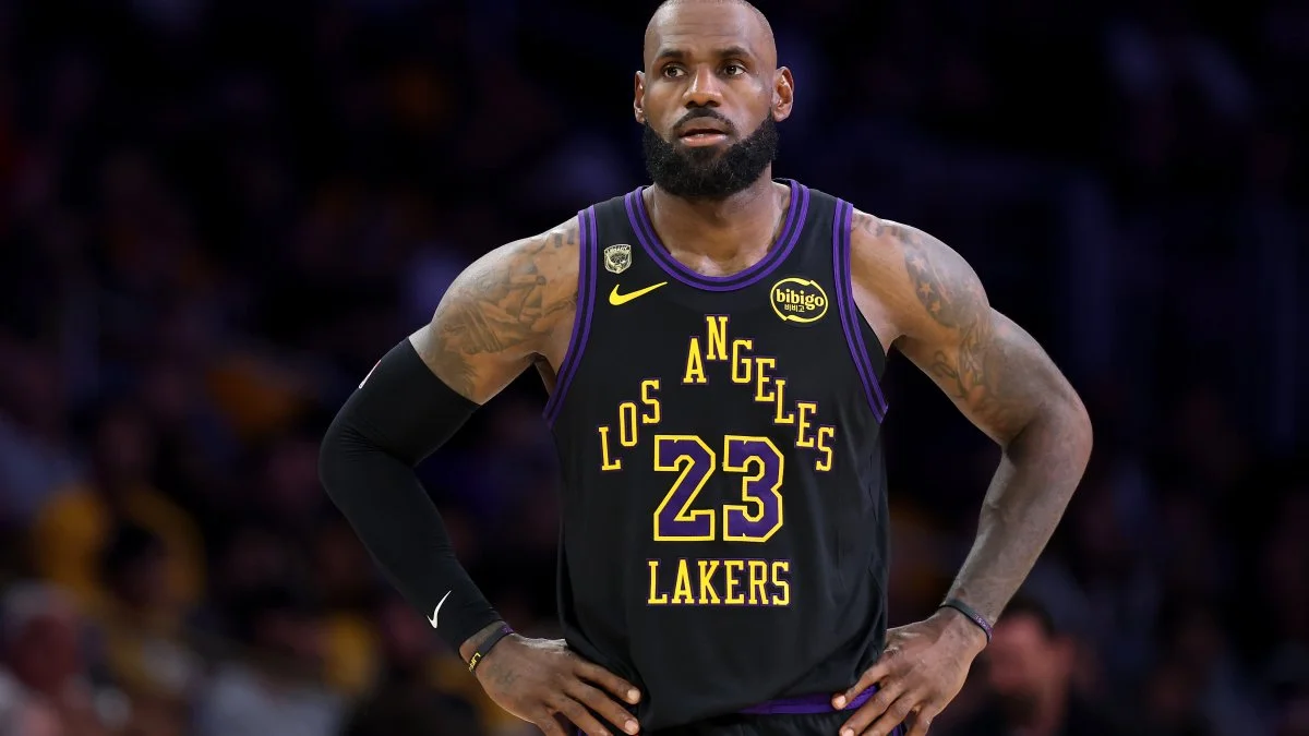 LeBron-Lakers future in flux as Warriors position for blockbuster bid