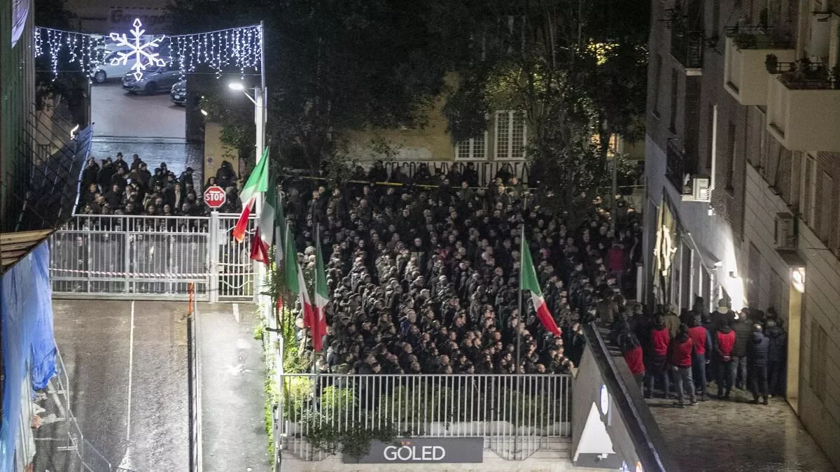 "Italian Opposition Calls for Investigation into Mass Fascist Salute"