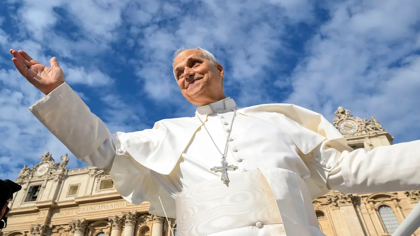 Pope Leo XIV gains ground over Trump in latest poll amid Iran tensions