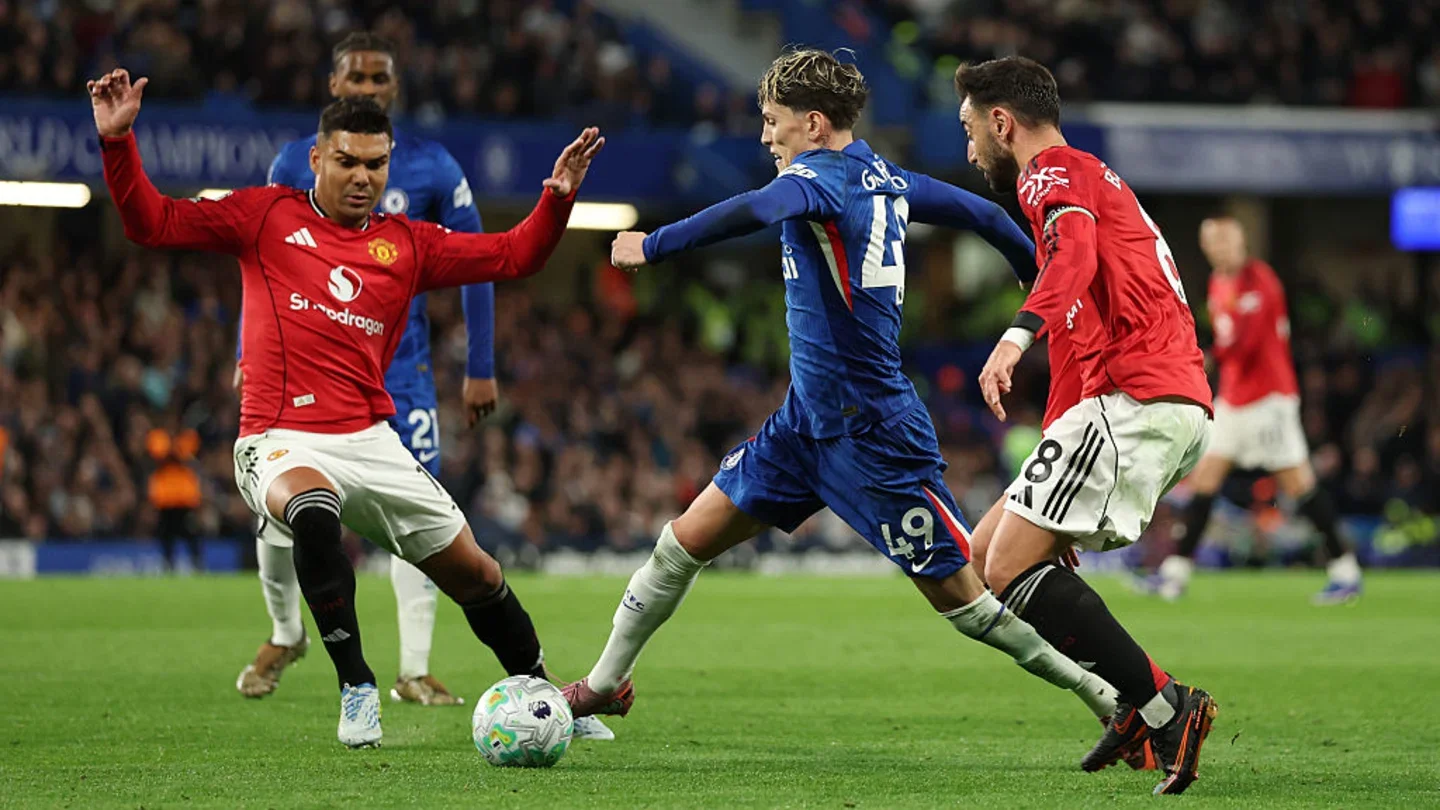United edge Chelsea to tighten Champions League hopes