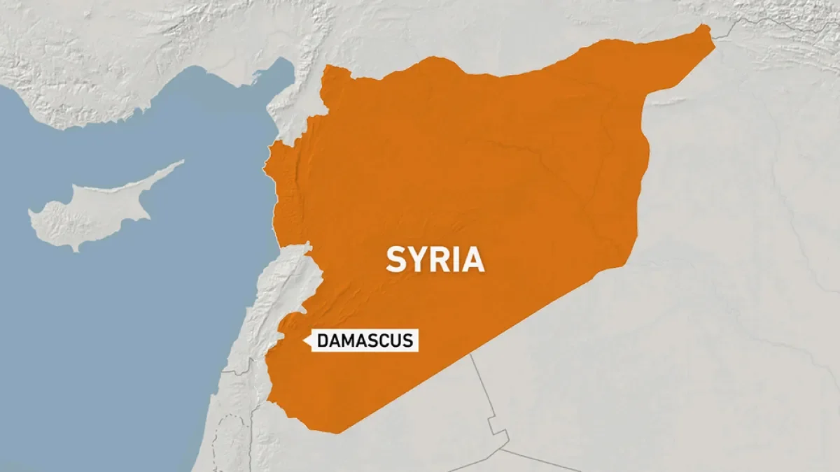 Israeli missiles strike near Damascus, injuring soldiers.