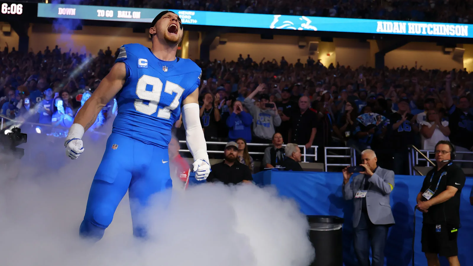 Lions add Michigan edge Derrick Moore, Hutchinson reacts with hype