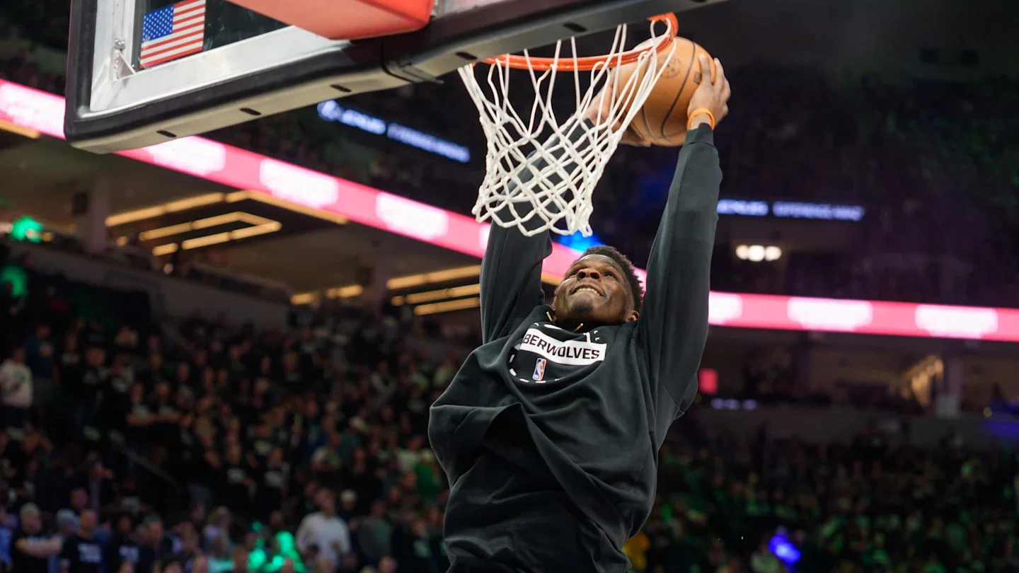 Edwards’ Return Uncertain, Dosunmu’s Health Key in Wolves–Spurs Playoff Preview