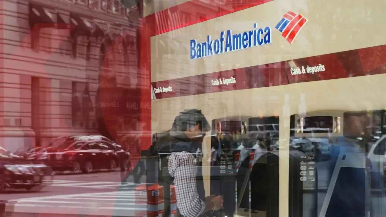 Experts Predict Big Stock Rally Followed by Potential Collapse