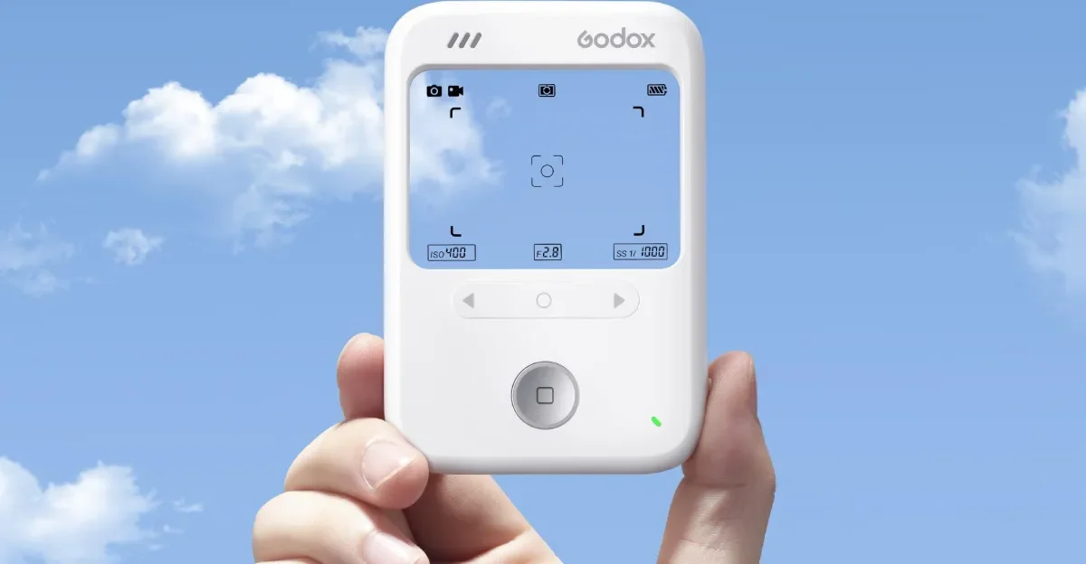 Godox C100 forgoes color preview for a transparent viewfinder