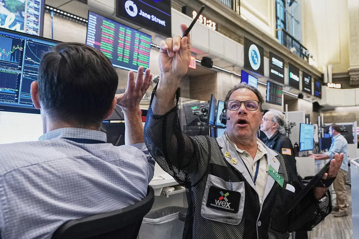 Dow sinks 500 points as Warsh-led Fed signals tougher rate path