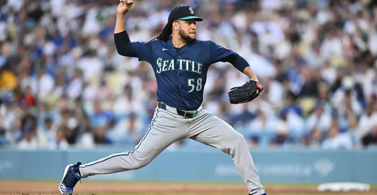 Mariners deal Castillo to White Sox for Dominguez, Jones, and Smith