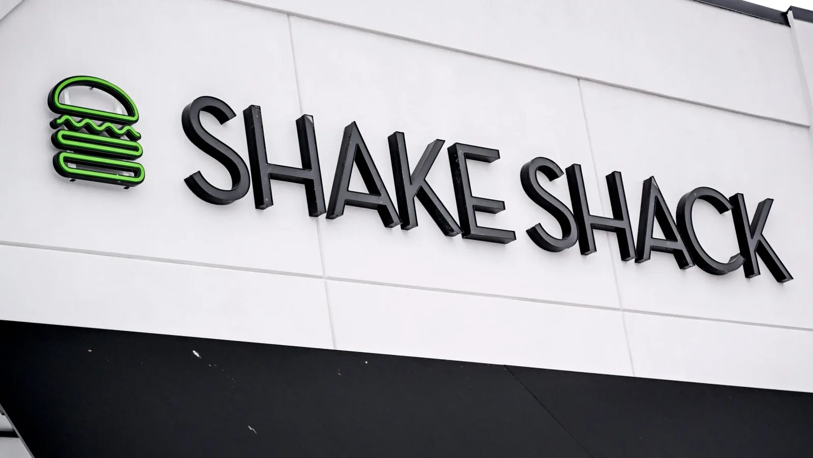 Shake Shack debunks tipping surcharge claim after airport kiosk glitch