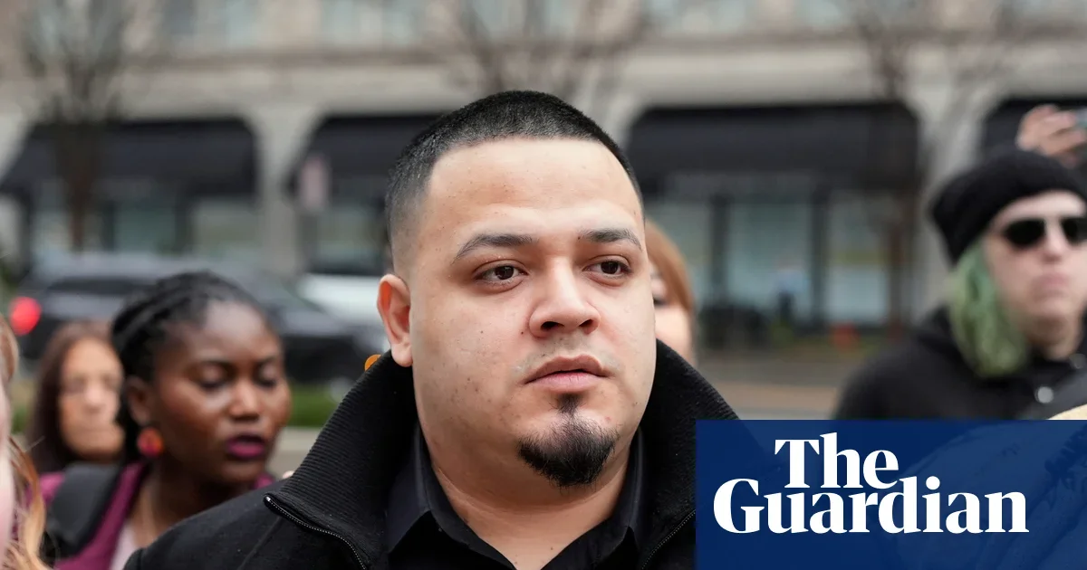 DOJ seeks reinstatement of dismissed human-smuggling charges against Ábrego García