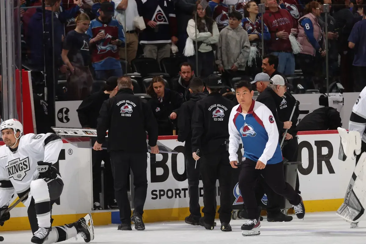 Playoff scare as arena glass shatters behind Kings bench