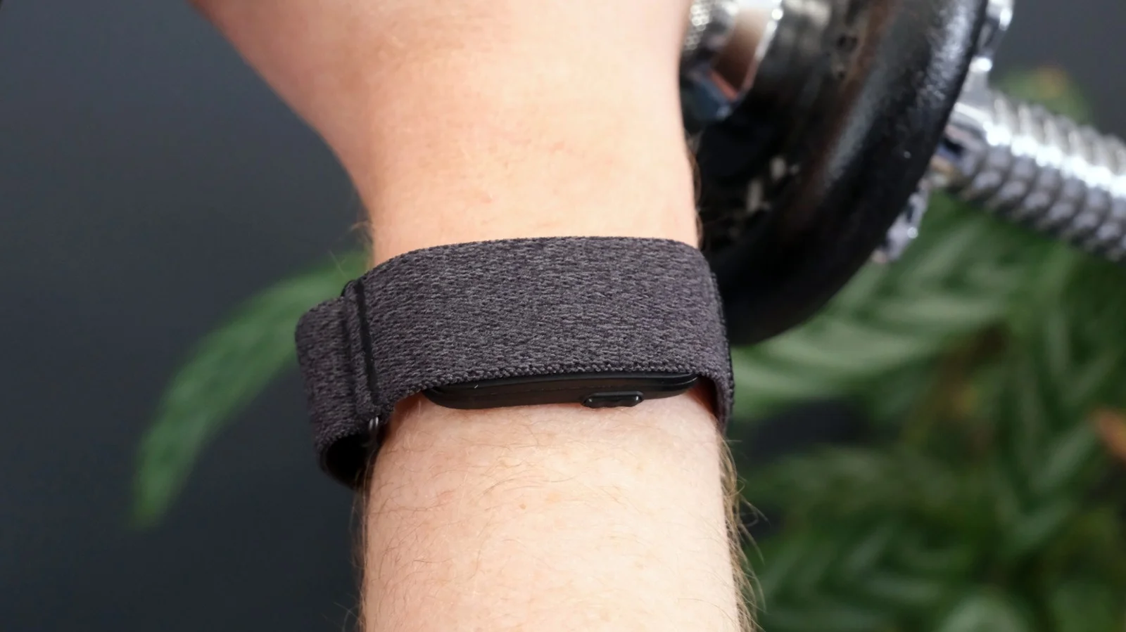 Cirqa: Garmin's Screenless Band Delivers Data, Not Depth