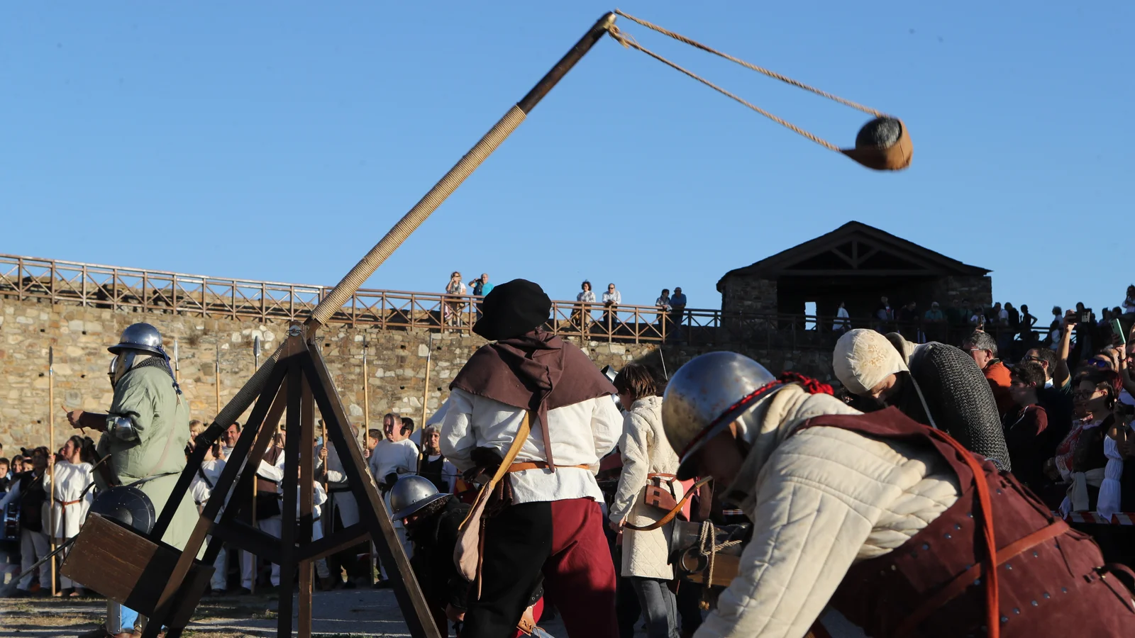 Stirling Castle Skeleton with 167 Fractures May Be Earliest Trebuchet Victim