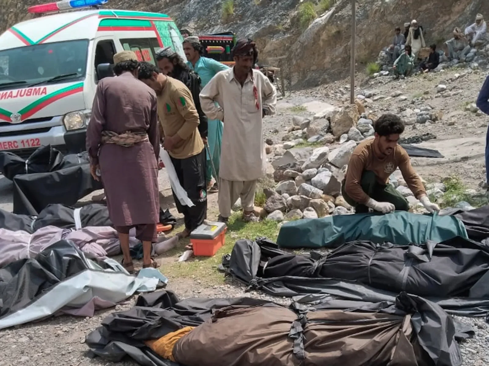 Overcrowded Bus Plunges Into Pakistani Ravine, 40 Dead on Quetta–Peshawar Route
