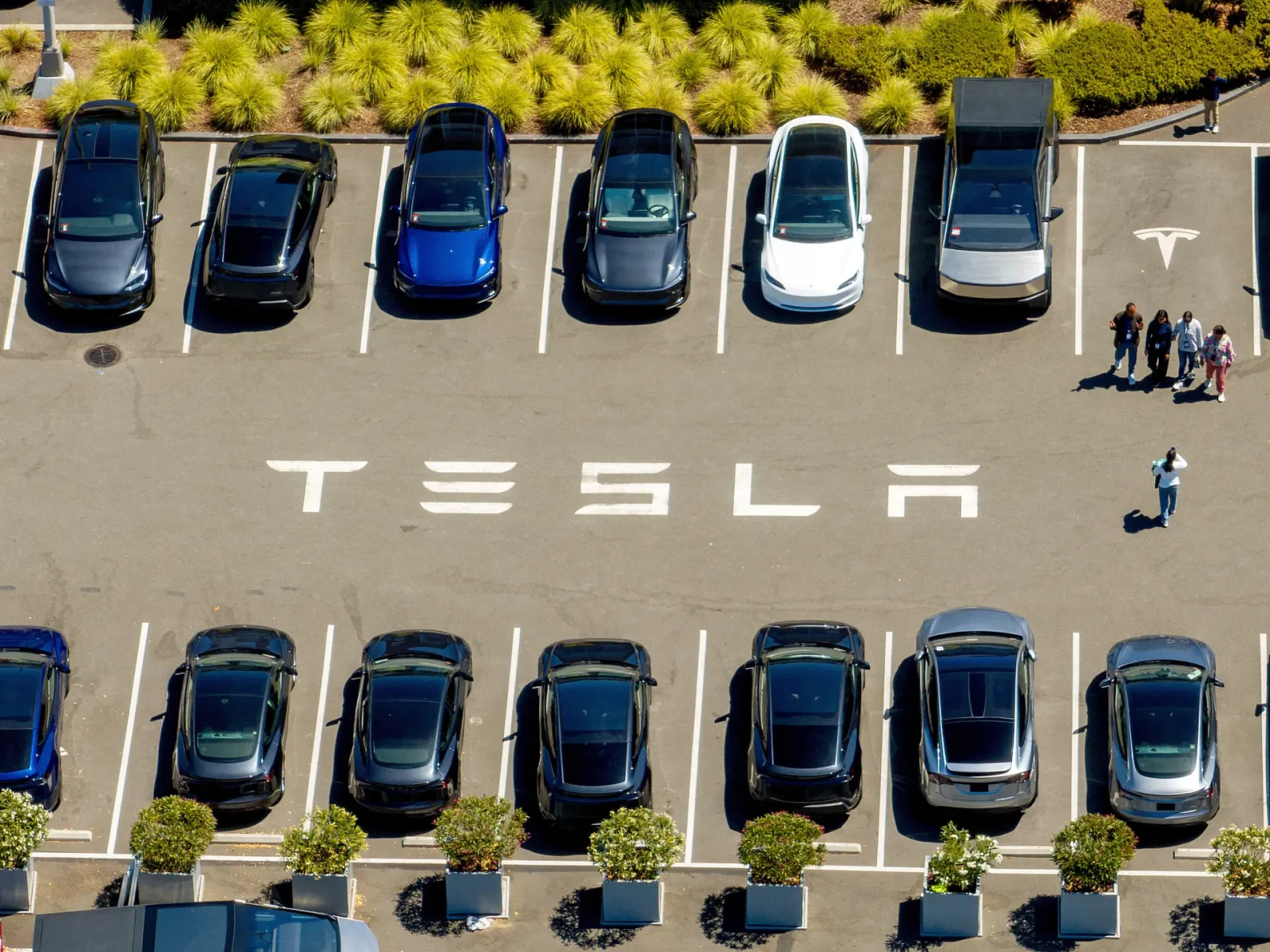 NHTSA launches crash probe into fatal Texas Tesla incident