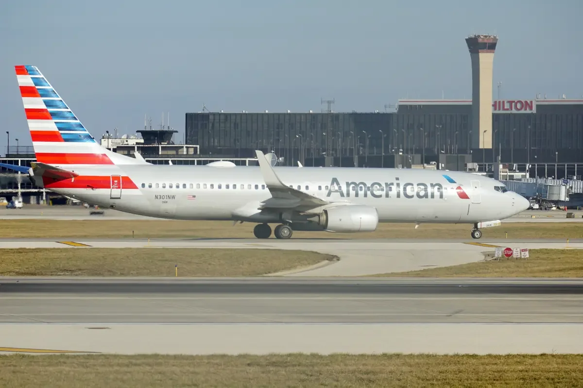 ORD tire trouble: American flight suffers twin blowouts on taxi to takeoff