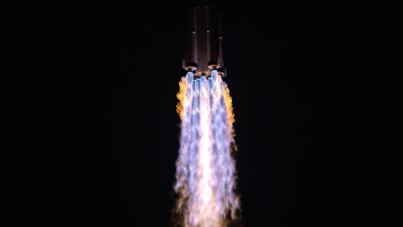 Blue Origin's New Glenn Explodes; Pentagon Eyes New Heavy-Lift Launch Site