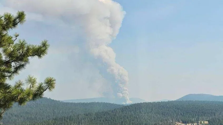 Dozer operator dies as Wrights Spring Fire rapidly expands in Southern Oregon