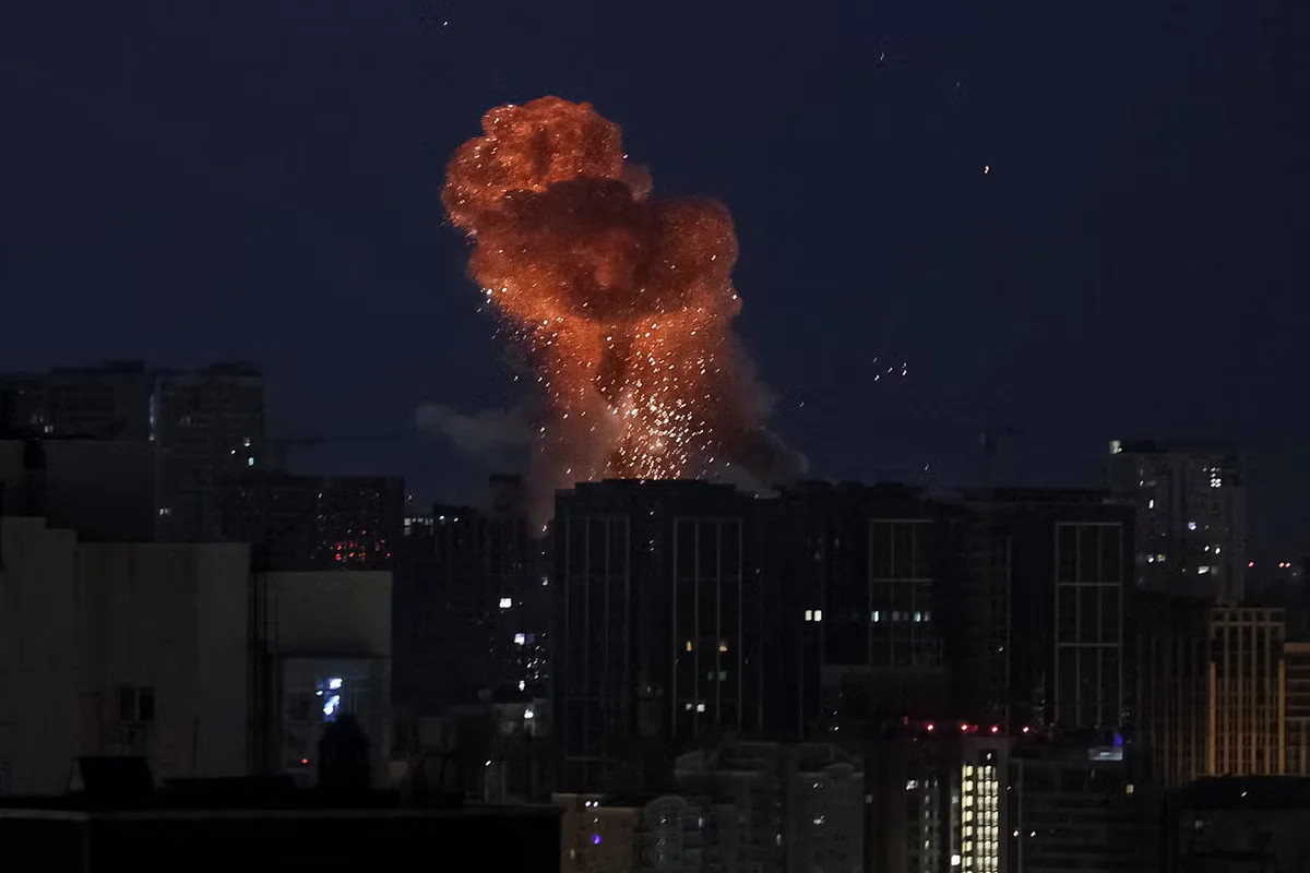 Russia strikes Kyiv as Zelensky warns of looming attack