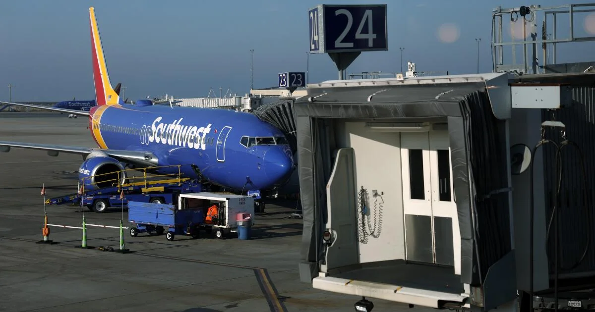 Robot’s oversized battery delays Southwest flight from Oakland to San Diego