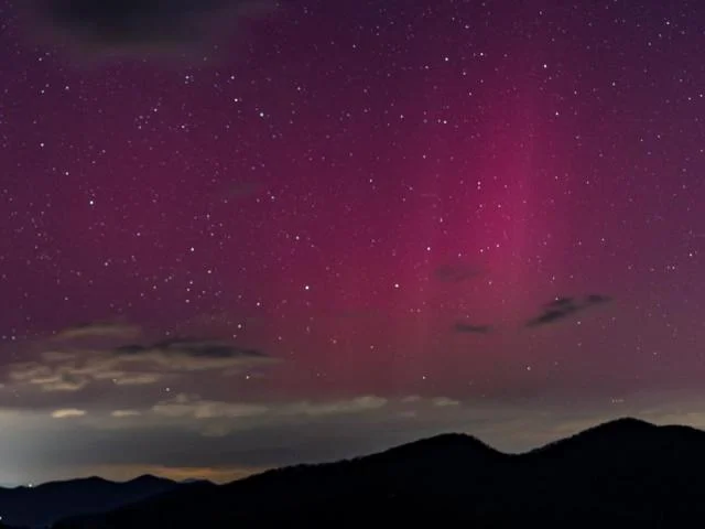 Northern Lights illuminate skies across US Midwest.