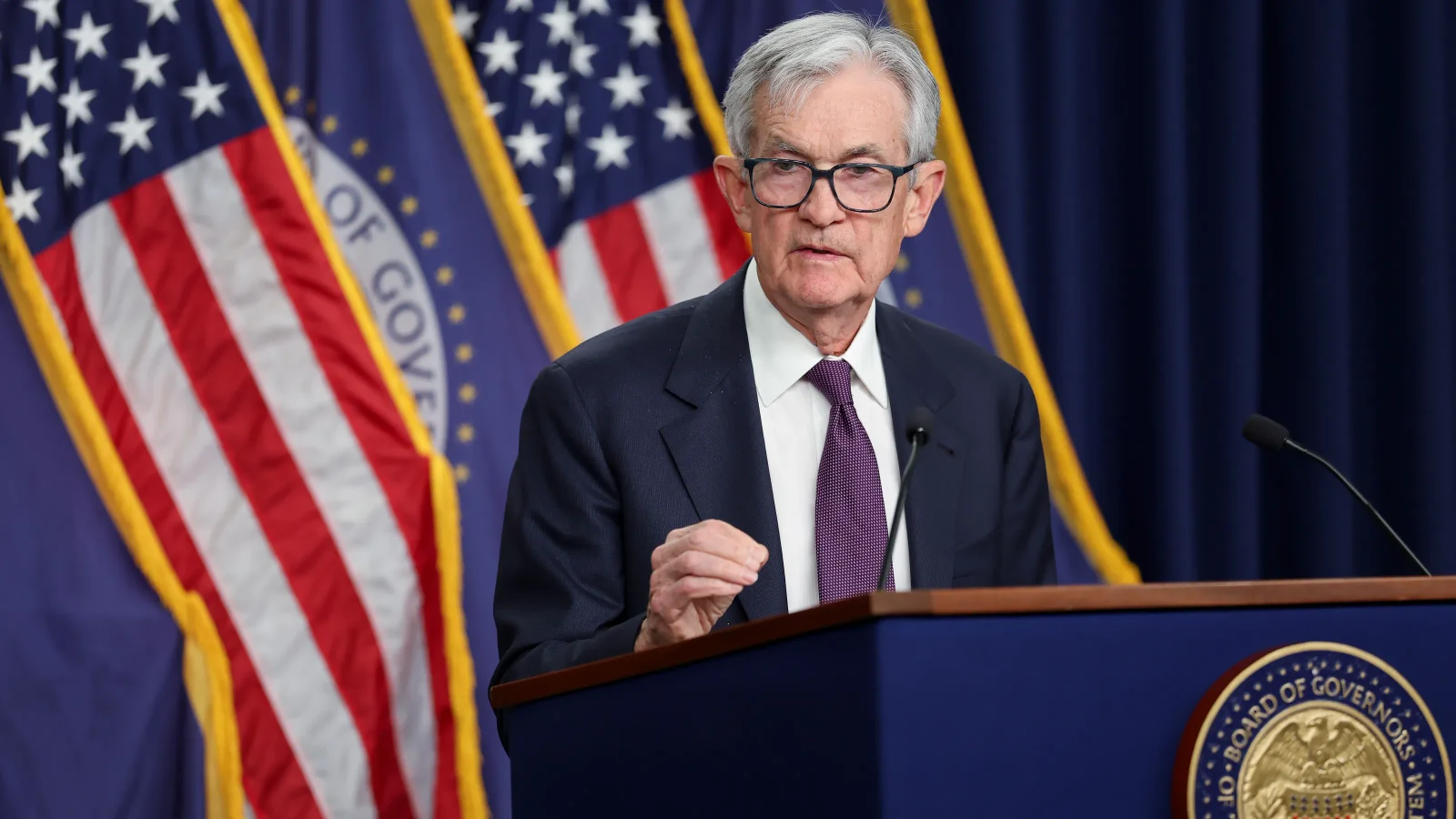 Fed Poised to Hold Rates as Powell-Warsh Transition Looms and Inflation Persists